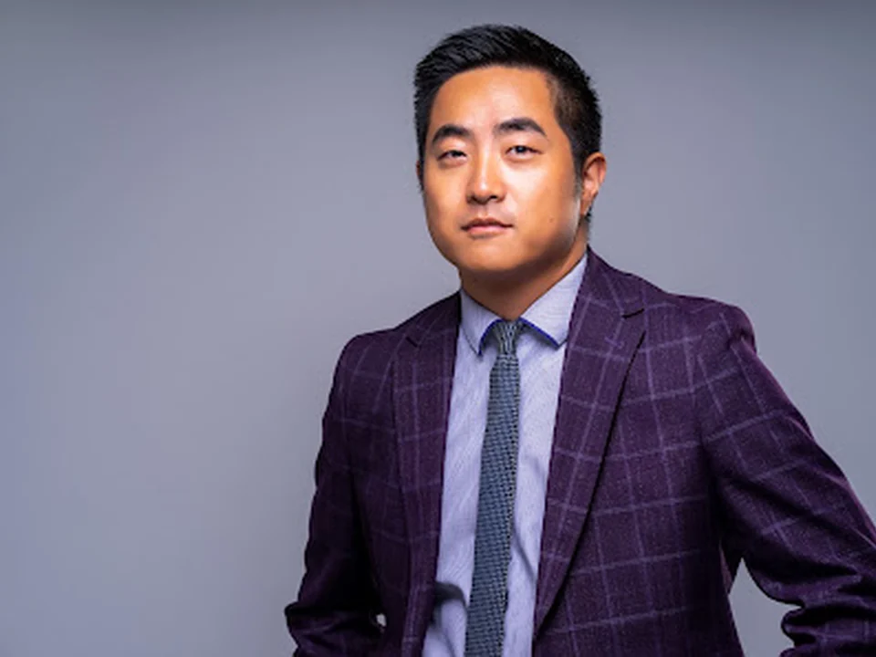 Bin Xia Zhang, immigration lawyer/avocat en droit de l'immigration