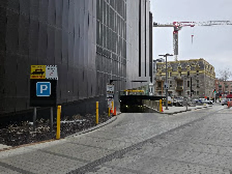Stationnement CHUM, Montréal