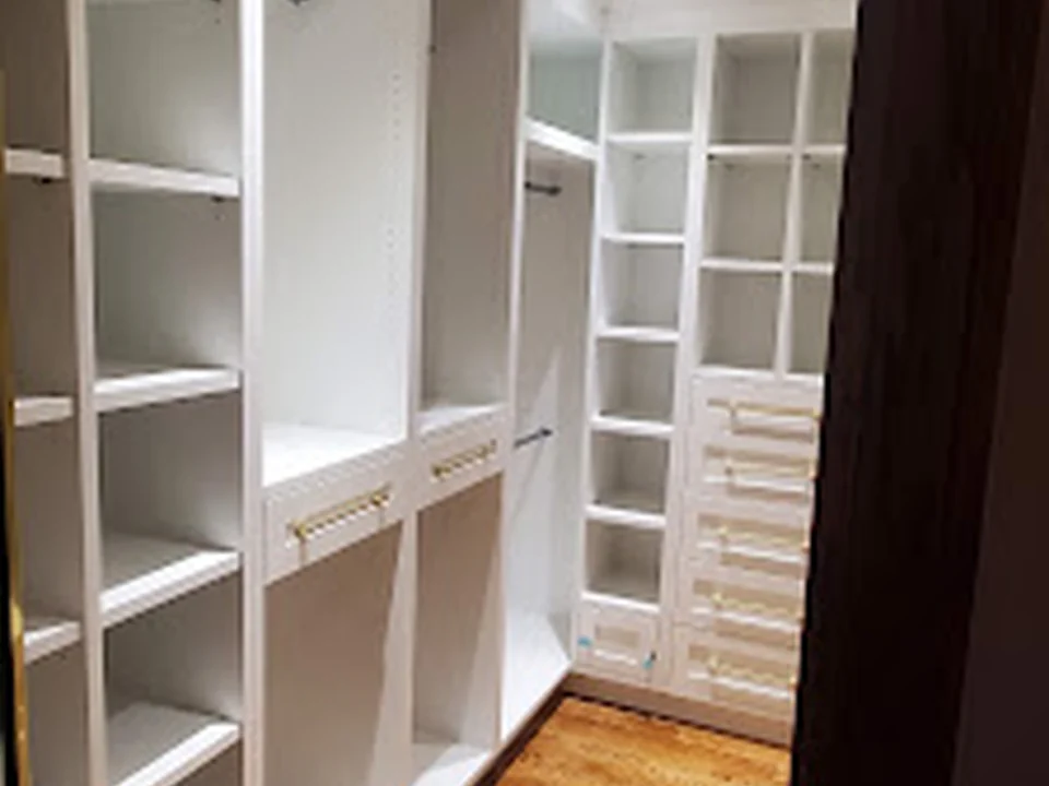 Ebenisterie Bobois, Montréal