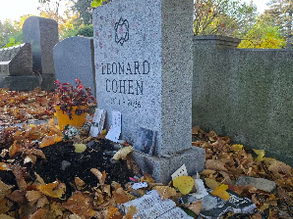 Leonard Cohen grave, Montréal