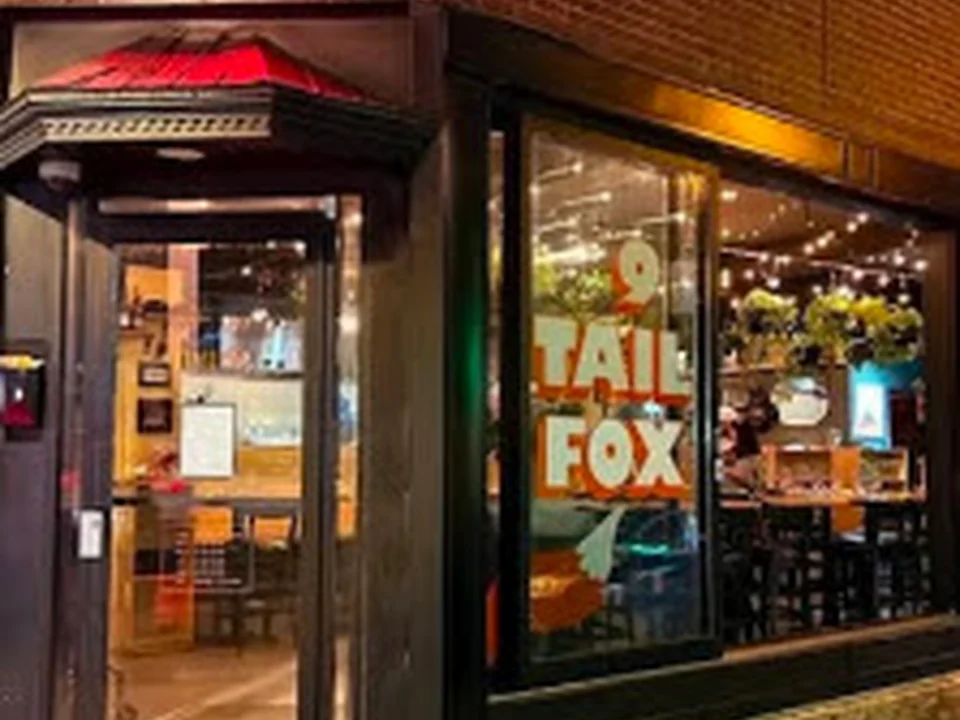 9 Tail Fox, Montréal