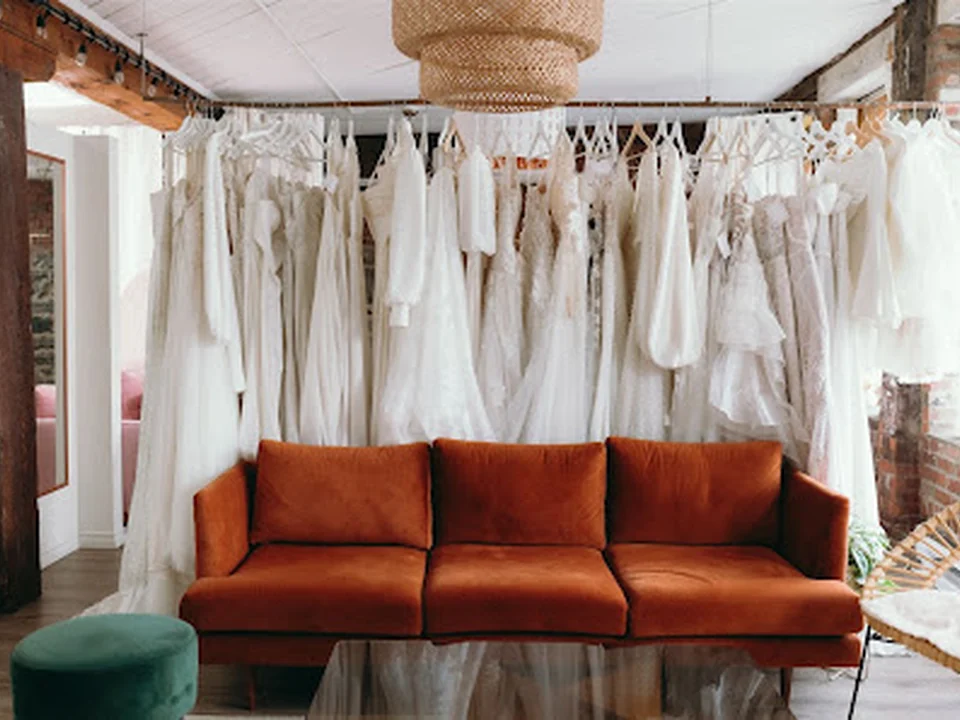 DREAM IT YOURSELF - Boutique de robes de mariée élégantes, intemporelles et modernes, Montréal