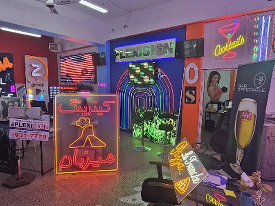 PlexiSign, Montréal