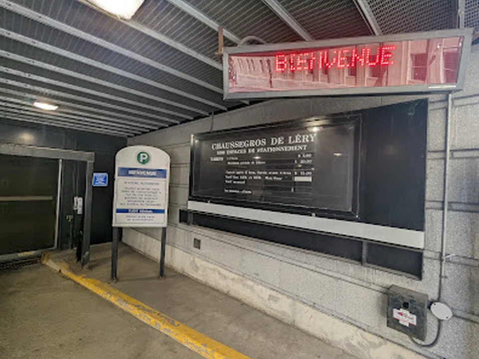 Stationnement Public Chaussegros-de-Léry, Montréal