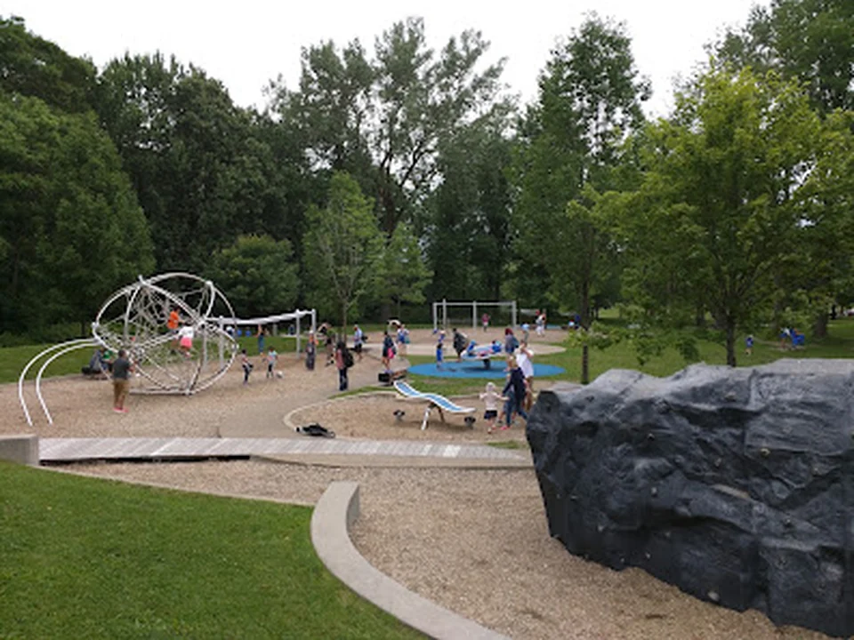 Salamandre Terrain de jeu, Montréal