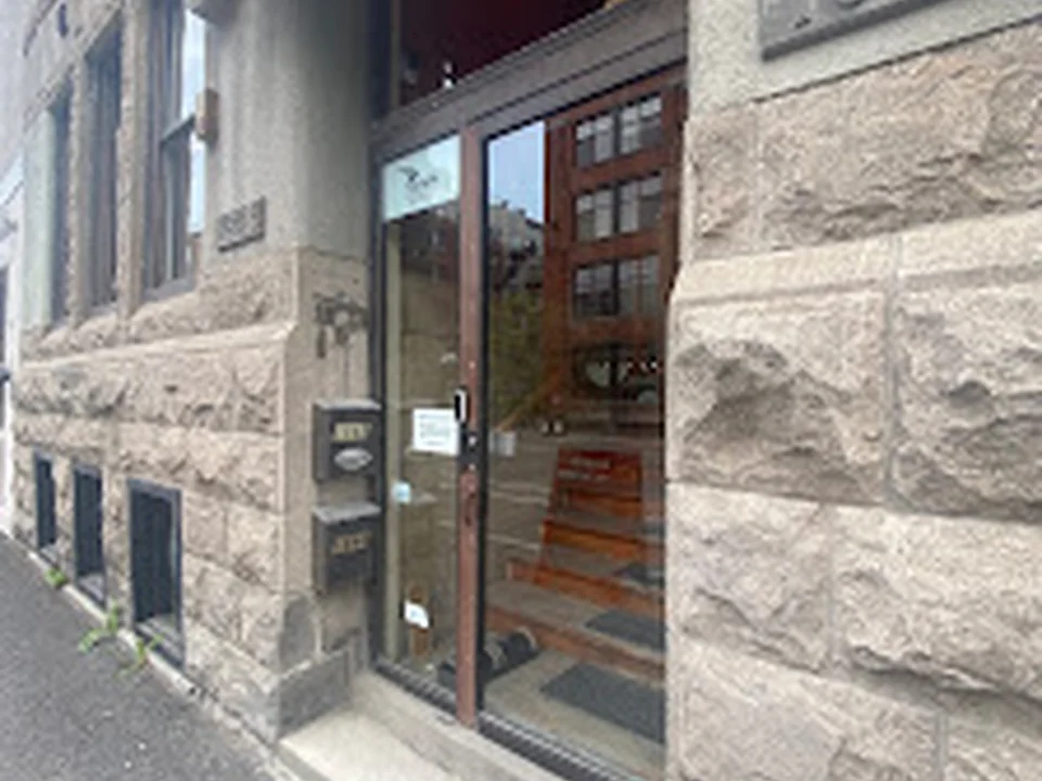 Parsis Immigration Services, Montréal