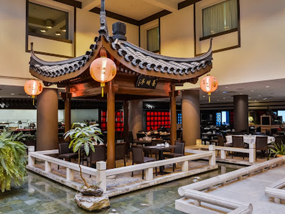 Holiday Inn Montreal Centreville Downtown by IHG