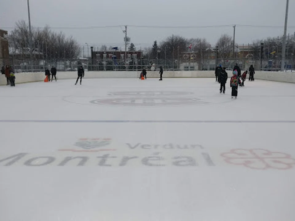 Patinoire Bleu Blanc Bouge du parc Willibrord, Montréal