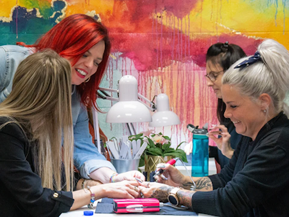 VD Académie – École de pose d’ongles Laval, Montréal