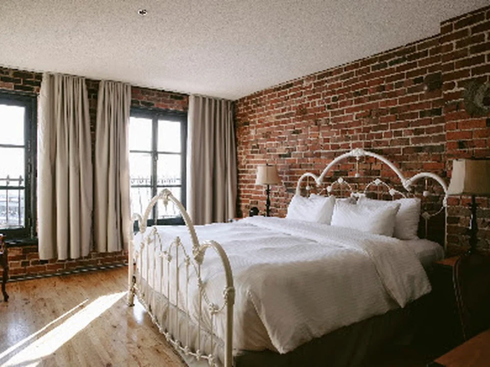 Auberge du Vieux-Port par Gray Collection, Montréal