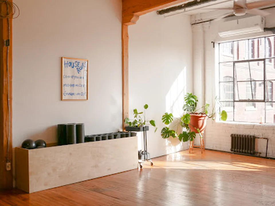 Studio Moving Just Fine Pilates, Montréal
