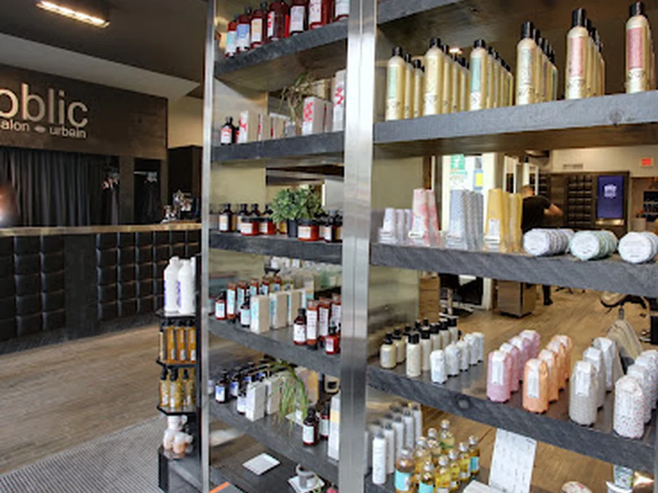 Oblic salon (Ahuntsic), Montréal