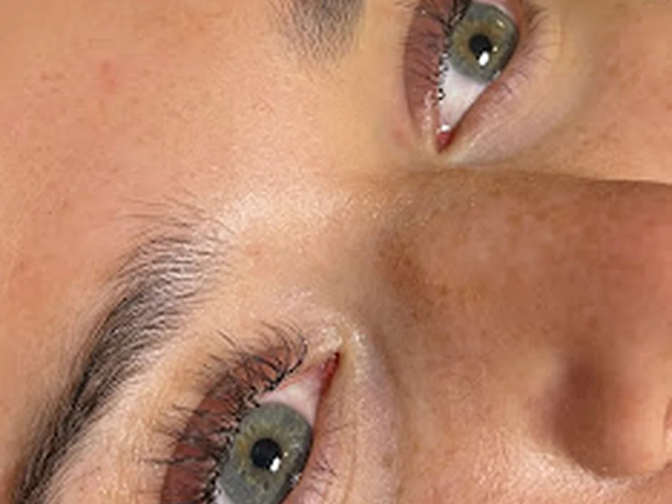 Regard sur toi - cils & sourcils, Montréal