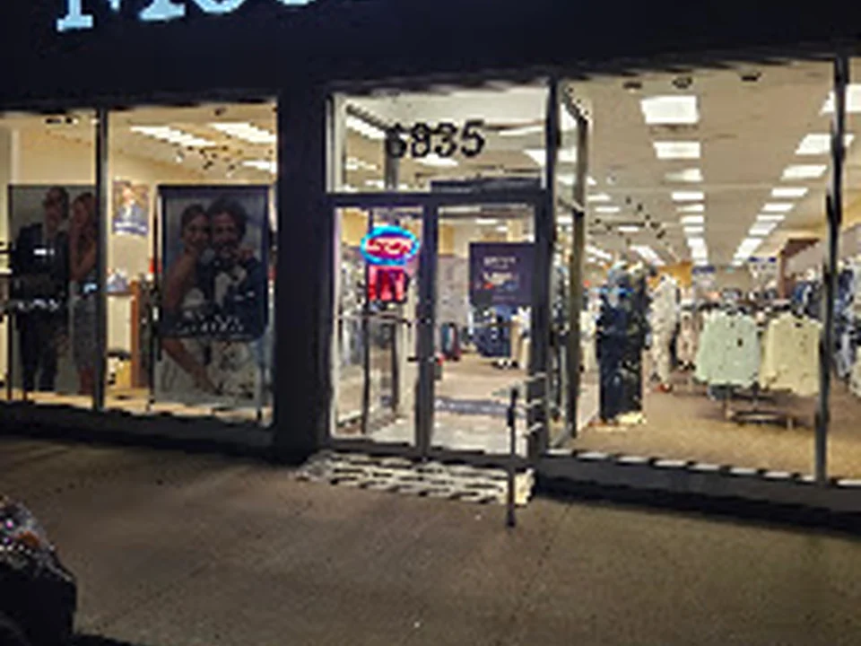 Moores Clothing for Men, Montréal