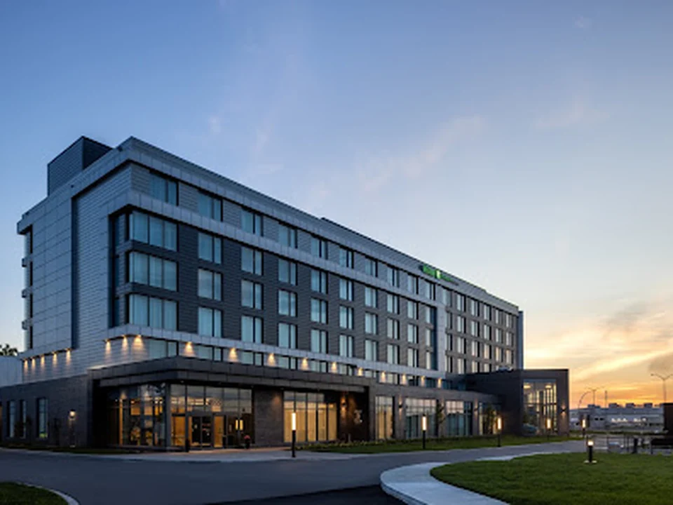 Holiday Inn Express Montreal Airport - St-Laurent by IHG