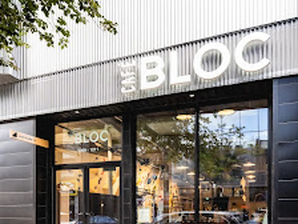 Café Bloc | Centre d'escalade & Bouldering Gym, Montréal