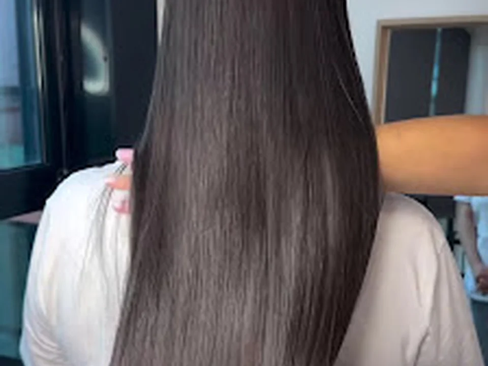 Salon Reborn Montréal | Lissage professionnel des cheveux à Montréal