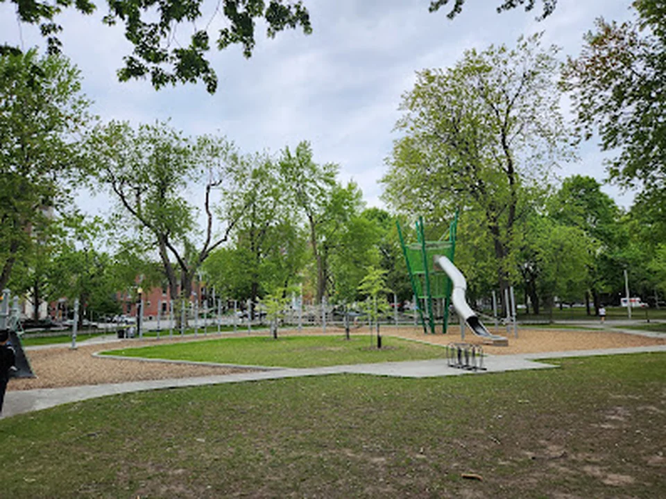 Aire de jeu 5 à 12 ans, Montréal