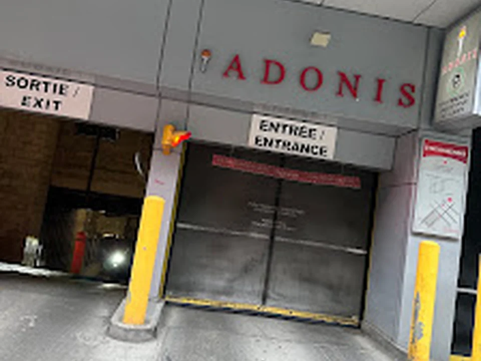Adonis Downtown Parking, Montréal