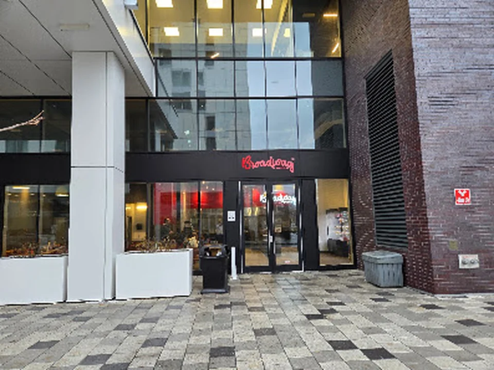 Broadway Pizza (Kosher), Montréal