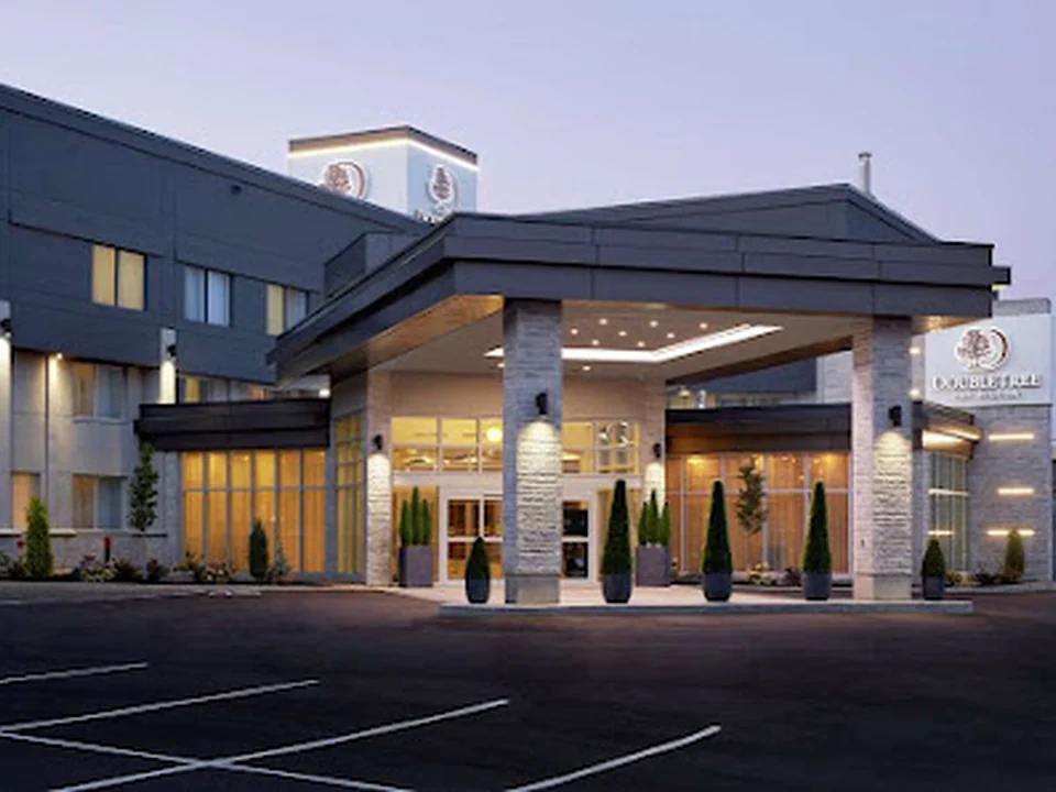DoubleTree by Hilton Aéroport de Montréal