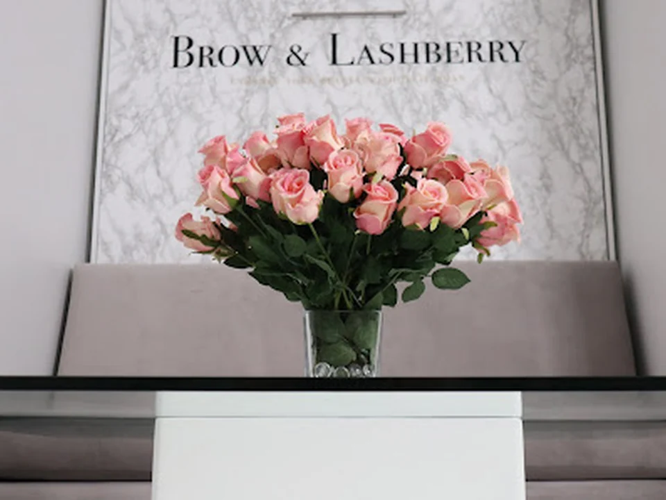 Brow & Lashberry, Montréal