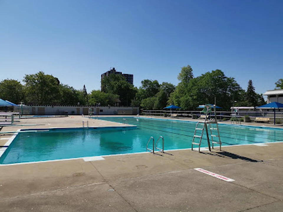 Piscine du parc de la Confédération, Montréal