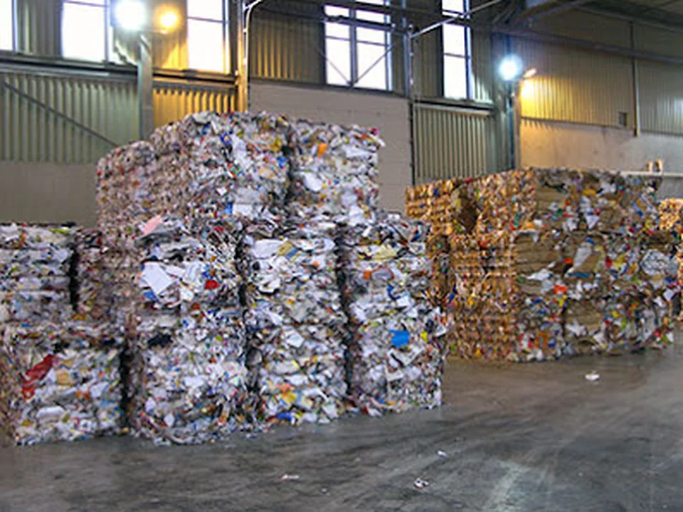 Recyclage et Récupération De Papier Carton et Plastique JNJ, Montréal