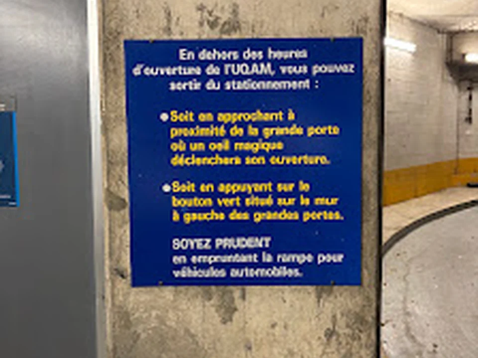 Stationnement UQAM, Montréal