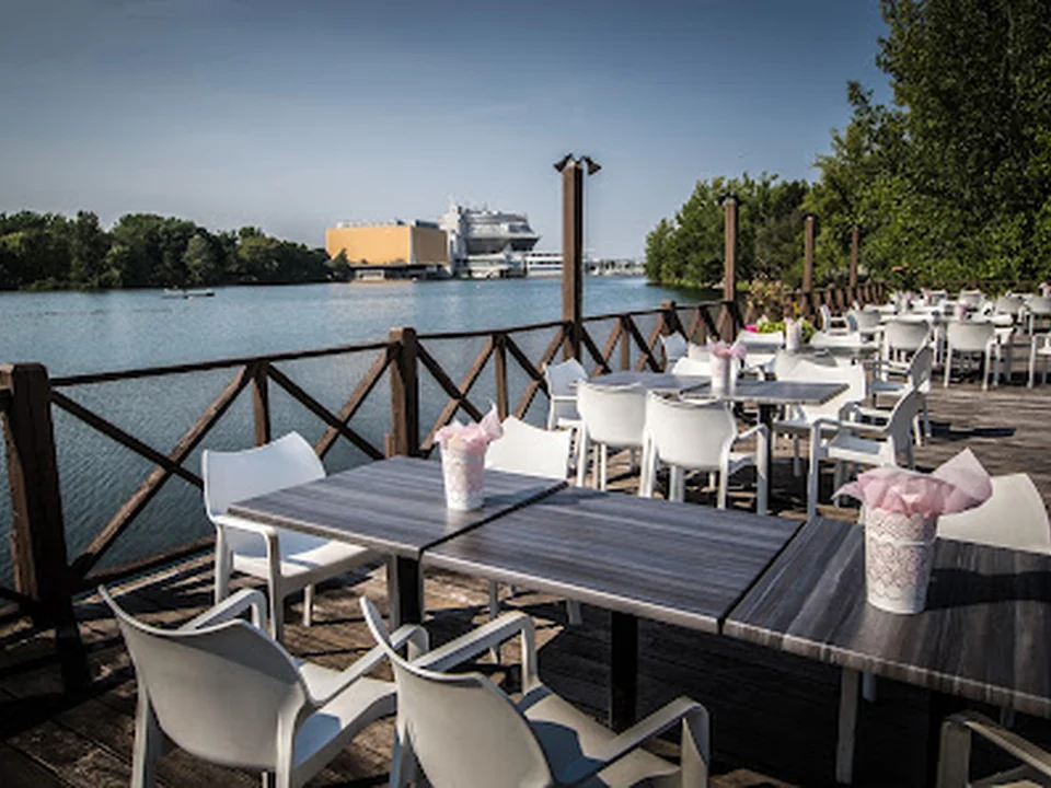Terrasse du Lac, Montréal