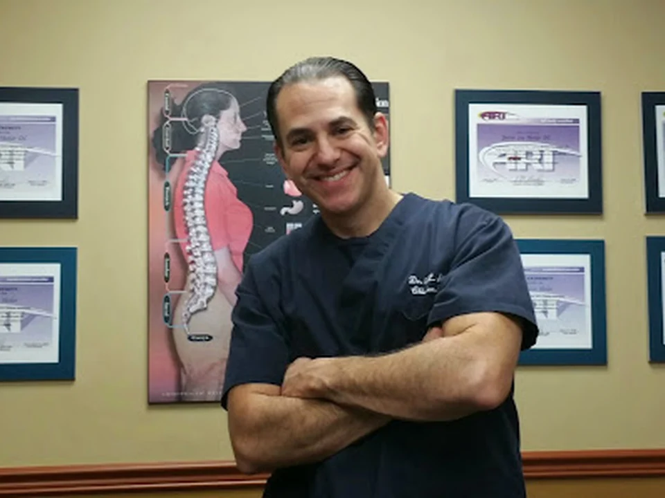 Dr. Jason L. Skolar, Chiropractor/Chiropraticien (Montreal/St-Constant)
