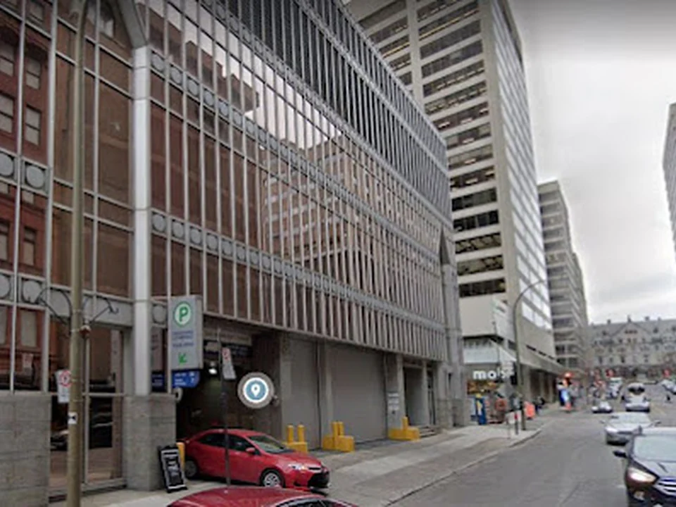 Stationnement Indigo Montreal M256 - Tour KPMG