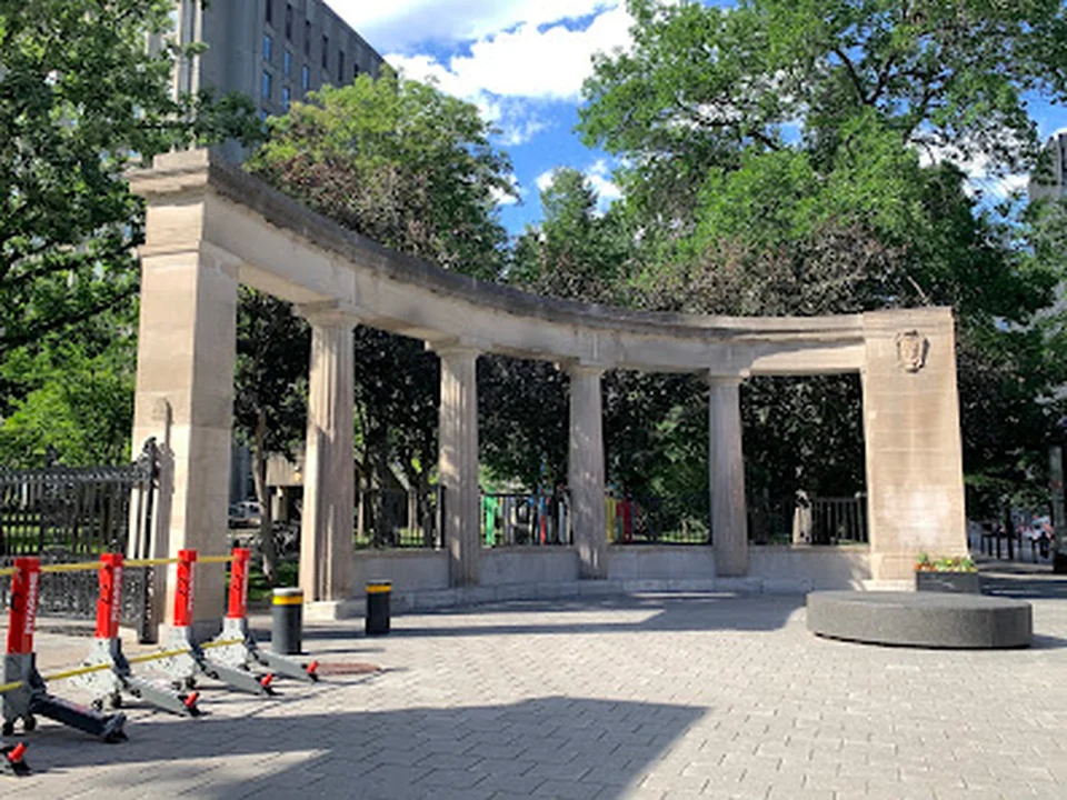 Portail Roddick, Montréal