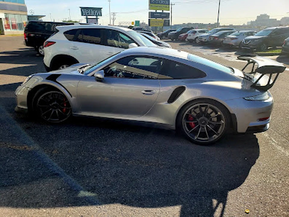 Loue la vie exotic car rentals, Montréal