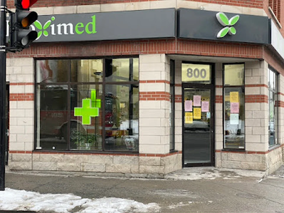 Proxim Pharmacie Amine ben Abdennabi et Emmanuel Thibaudeau Inc, Montréal