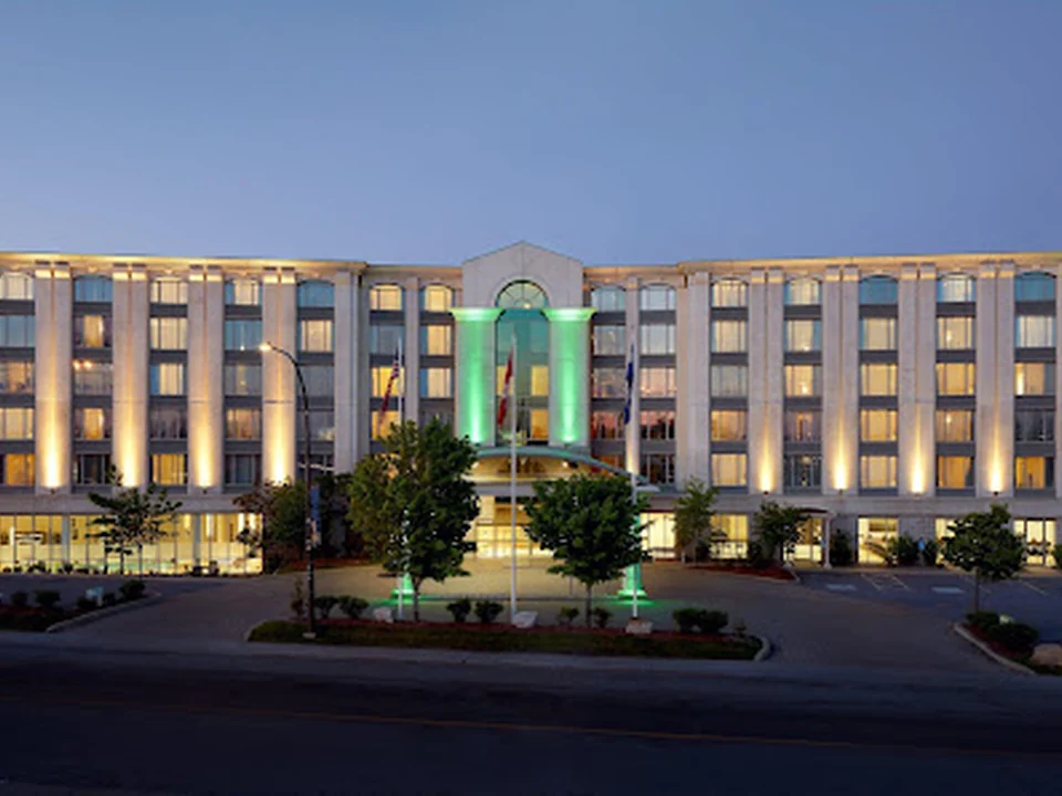 Holiday Inn & Suites Montreal Airport by IHG