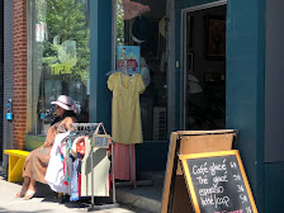 La Chiffonnière friperie et café, Montréal