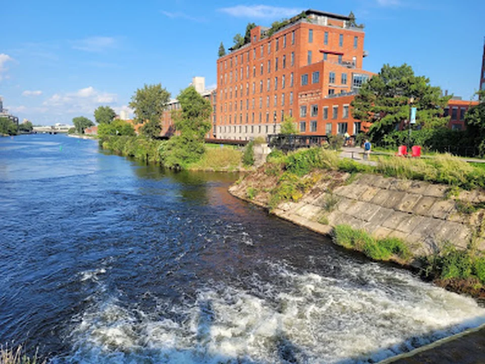 Place des Bassins | Lieu historique national du Canal-de-Lachine, Montréal